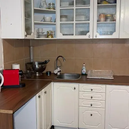 70 M² Drei Personen Kourimka 30 براغ