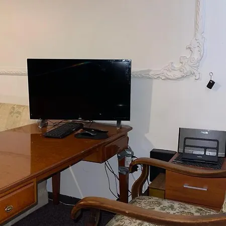 70 M² Drei Personen Kourimka 30 Prague